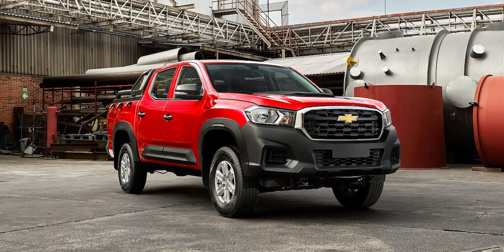 Vista frontal - Chevrolet S10 Max 2025, pickup de doble cabina con gran capacidad de carga y motor 2.0L turbo 4x4 automática